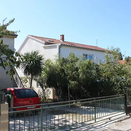 Appartamento With A Parking Space - 7184 Medolino