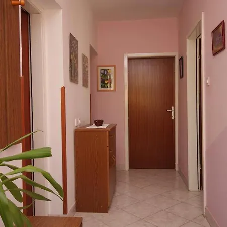 Apartman With A Parking Space - 7184 Medulin